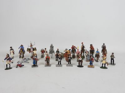 beaucoup de figurines sur une surface blanche