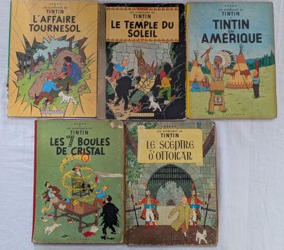 six livres pour enfants sont alignés sur une surface blanche