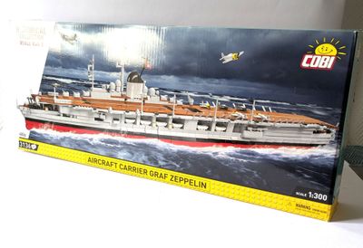 une boîte contenant la maquette d'un grand bateau