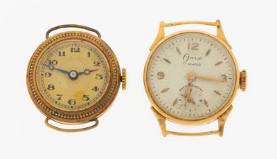 deux montres placées côte à côte