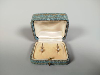 a small box with a pair of earrings inside of it