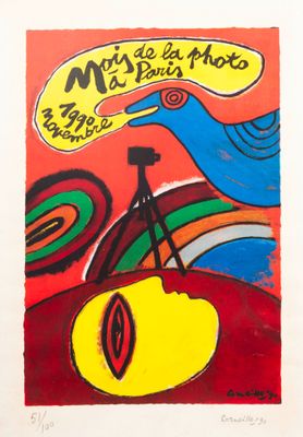 une image représentant un tableau d'un oiseau sur fond rouge