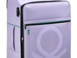 valise violette ornée d'un symbole ankh sur le côté