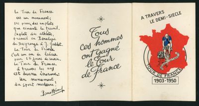 un gros plan sur une feuille de papier sur laquelle figure la photo d'une personne
