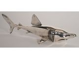 figurine de requin plaquée argent, à rayures noires et blanches