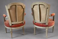 PAIRE DE FAUTEUILS en bois sculpté et laqué gris à dossier c… (photo 3)