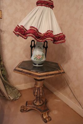 a lamp that is sitting on a table in a room