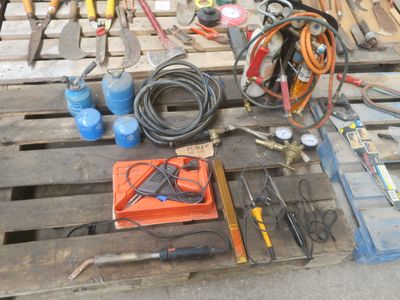 4 fers à souder, 1 petit chalumeau, 1 lampe à souder, manos,… - Photo 1
