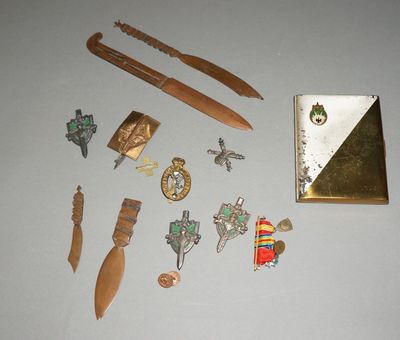 Lot de médailles militaires dont Royal Corps of Signal, 3 co…