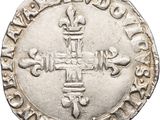 une vieille pièce d'argent ornée d'une croix