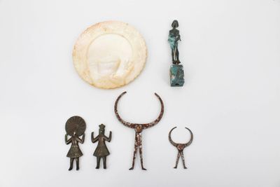 Lot comprenant : - Deux compas d'épaisseur dit « maître à da…