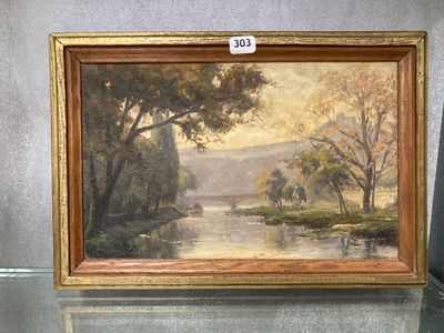 une peinture à l'huile représentant une scène fluviale avec des arbres en arrière-plan