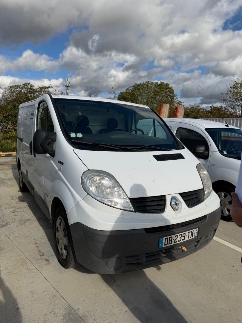 RENAULT TRAFIC DCI 115 - Genre : CTTE - Carrosserie : FOURGO…