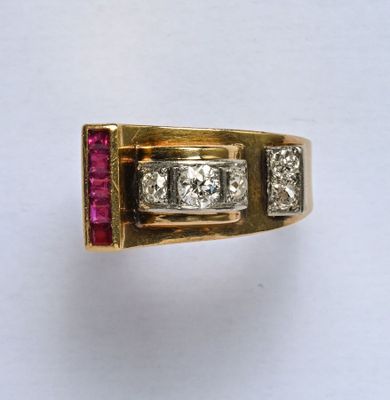 Bague "Tank" en or jaune 18K (750/oo) lisse à décor géométri…