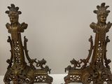 paire de chandeliers anciens en laiton avec fleurs et feuilles
