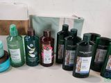 de nombreux types de produits de soins de la peau sur le comptoir