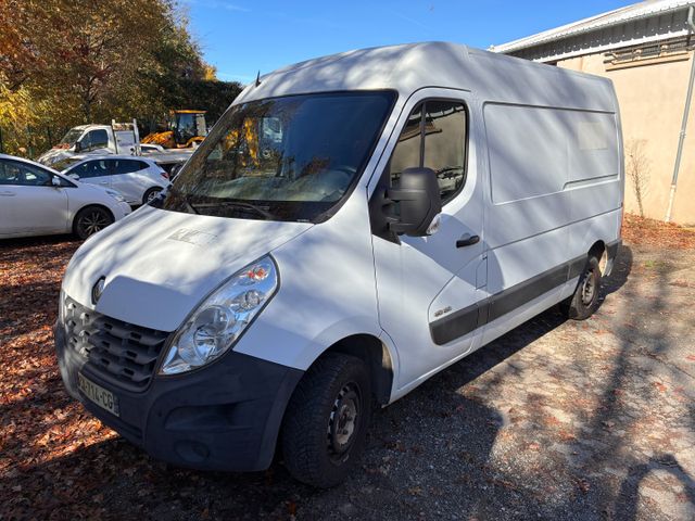 Véhicule utilitaire Renault Master, immatriculé CX-714-CG, 1ère m...