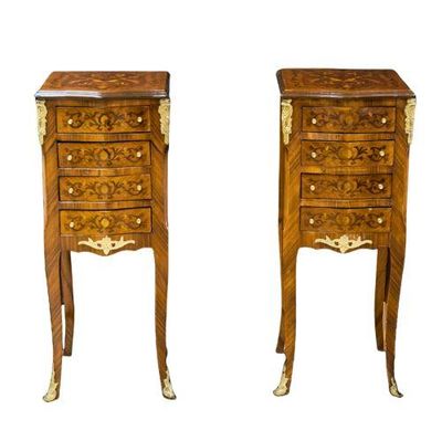 paire de tables de chevet françaises de style Louis XV en marqueterie