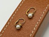 the pearl hoop earrings are gold plated and have a white pearl on each ear