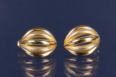 paire de boucles d'oreilles plaquées or jaune 18 carats