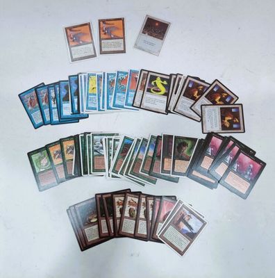 beaucoup de cartes sur la table
