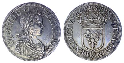 une pièce d'argent surmontée d'une couronne