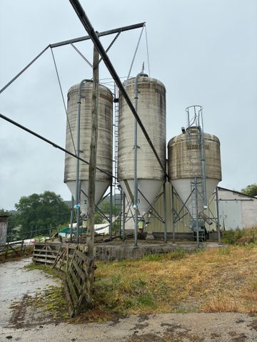 Trois silos ROUSSEAU sur bâti galva : 2x13m3 environ et 1x 6m3 en...