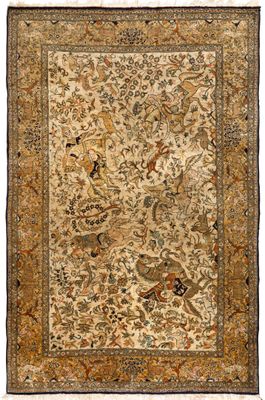 un tapis beige et marron orné d'oiseaux et de fleurs