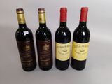 trois bouteilles de vin sont alignées sur une surface blanche