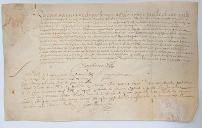 une feuille de papier sur laquelle on peut écrire, posée sur une table