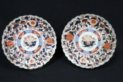 pair of japanese imari porcelain plates with floral decoration
