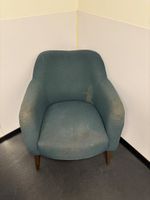 Deux bergères + trois chaises + deux tables (dans l'état) (photo 3)