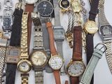 a lot of watches that are sitting together on a table