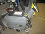 a machine that is sitting on the floor in the garage