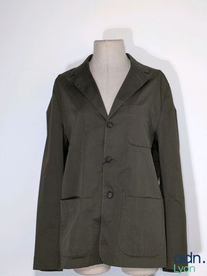 veste de femme sur un mannequin mannequin mannequin mannequin mannequin mannequin mannequin mannequin mannequin mann