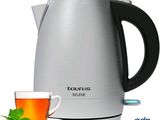une photo d'une bouilloire et d'une tasse de thé