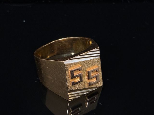 Chevalière en or 18 carats 750 millièmes « SS ». En règle. Poids ...