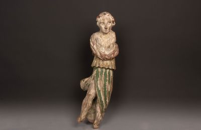 Statuette d'ange drapé en bois sculpté patiné XVII° - Photo 1