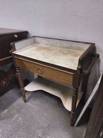 Tables de toilette ouvrant à un tiroir, en bois et plateaux-marbr...