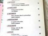 un menu de restaurant avec une photo d'un château en arrière-plan