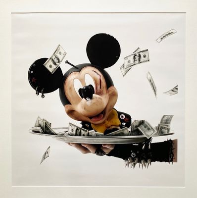 tableau représentant Mickey Mouse avec de l'argent qui sort de sa bouche