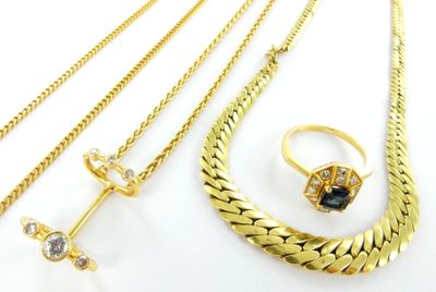plusieurs types de bijoux, notamment un collier, un bracelet et une bague