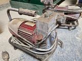 a machine that is sitting on the floor in the room
