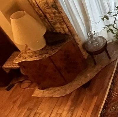 Encoignure de style Louis XV en bois et placage d'essences v…