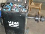 l'image d'une machine dans un garage