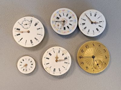 Six mouvements de montre de gousset, en l'état.