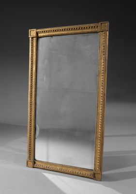 Miroir rectangulaire dans un encadrement en bois doré à déco… - Photo 1