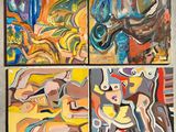 Quatre tableaux représentant des personnes, de couleurs et de tailles différentes, sont accrochés au mur.