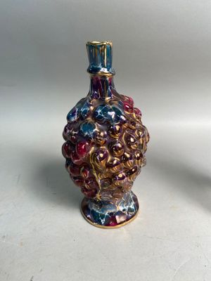 CARAFE à alcool en porcelaine de Limoges (Quinique), décor p…