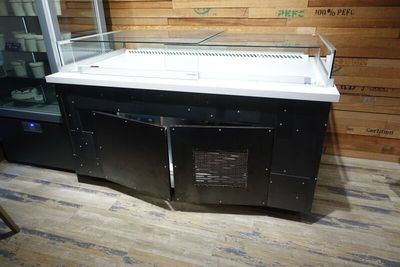 SUR DESIGNATION : Une vitrine à chocolat PANEM *** Si pas pr…